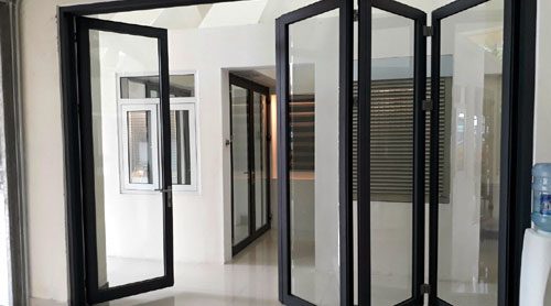 cua nhom viet nhạt