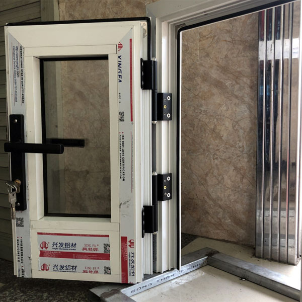 Bản lề cửa nhôm Xingfa phòng tắm