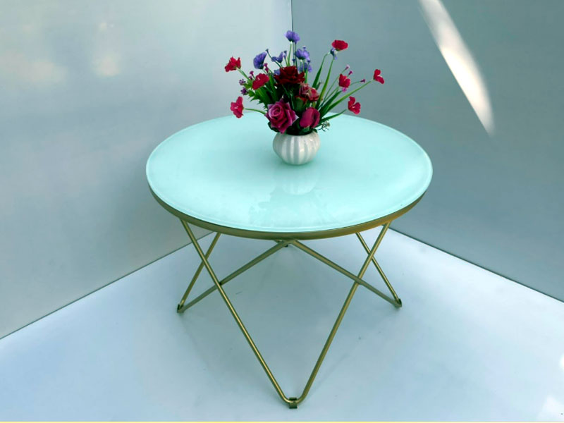 Mẫu bàn trà kính cường lực đơn giản mà đẹp