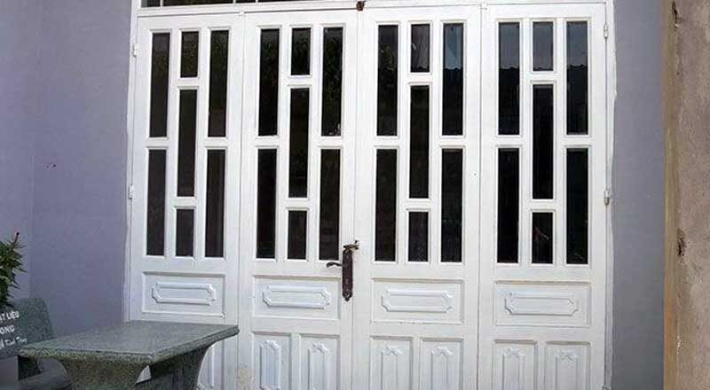 Cửa Kính Khung Sắt 2026