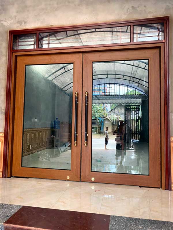 Mẫu cửa nhôm Xingfa giả gỗ 2 cánh mở quay truyền thống - cửa nhôm giả gỗ 2 cánh
