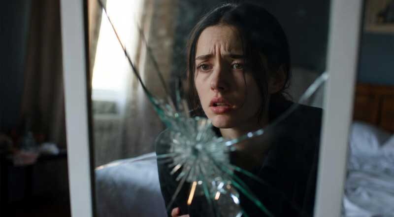 Vô tình làm vỡ gương soi mặt có sao không? 4 Mẹo phong thủy để giữ bình an