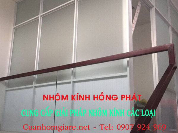 vach-nhom-kinh-he-700