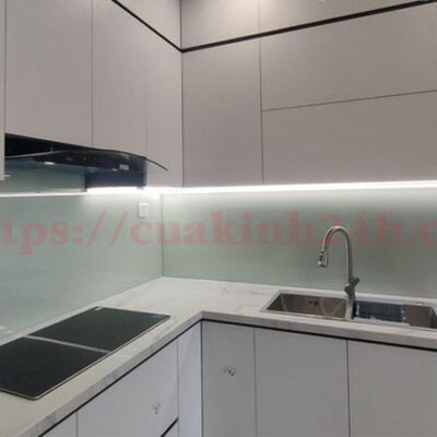 kinh op bep mau trang suaf