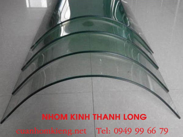 kinh-cuong-luc-8-ly-gia-bao-nhieu