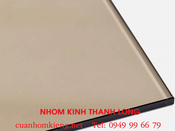 kinh-cuong-luc-8-ly-gia-bao-nhieu