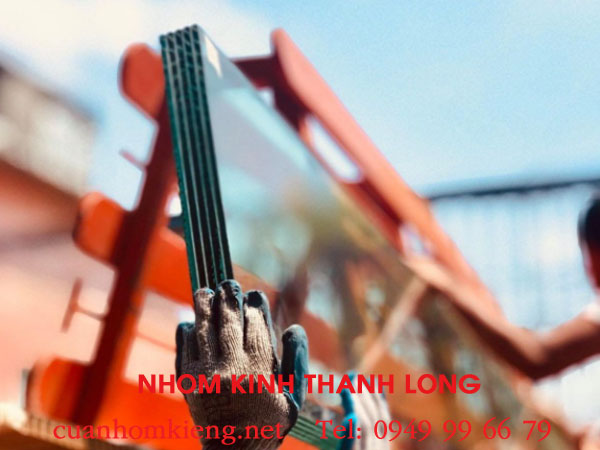 100% Tốt Nhất: Cắt kính cường lực Quận 12 theo yêu cầu giá rẻ, lấy ngay trong ngày 2 cat-kinh-cuong-luc-quan-12