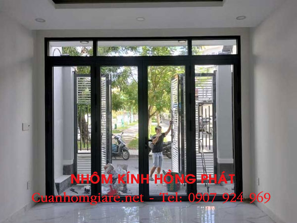 Thi công nhanh 24 giờ: Cửa hàng làm cửa nhôm kính Quận Tân Phú giá rẻ, siêu tốc tại Hồng Phát 5 cua-nhom-kinh-quan-tan-phu