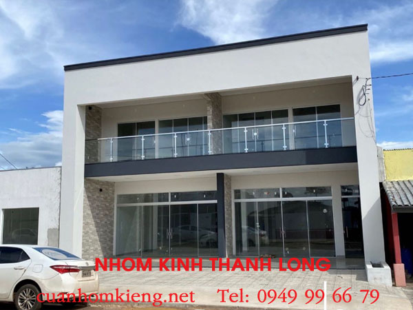 vach-kinh-cuong-luc-mat-tien