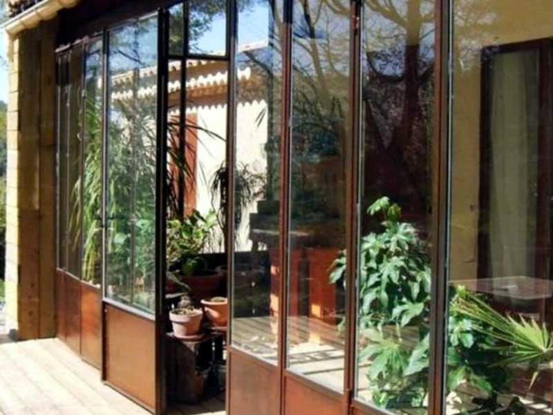 Cửa nhôm kính bao nhiêu tiền 1m2 còn phụ thuộc vào loại kính và độ dày của kính